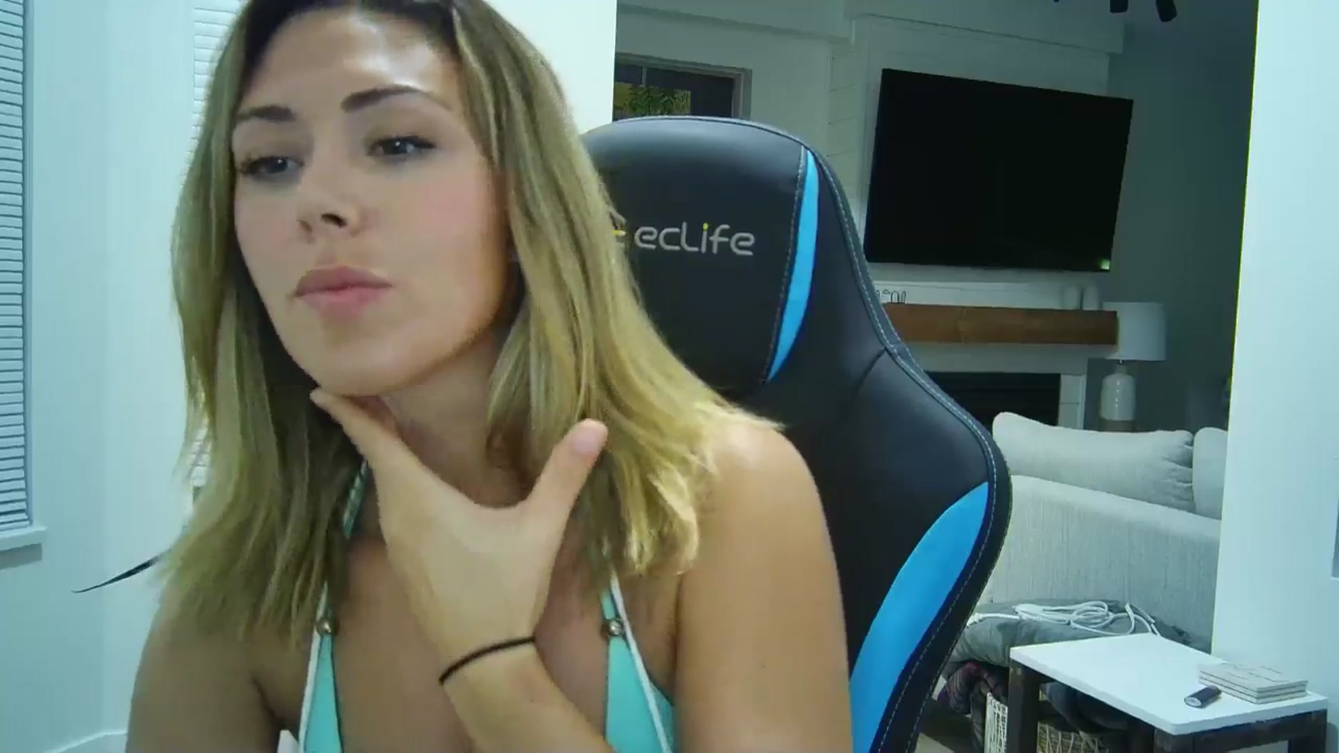 Gallery image thumbnail from Winxzyyy's myfreecams stream on, 09/05/2024, 03:44 image 14 of 20