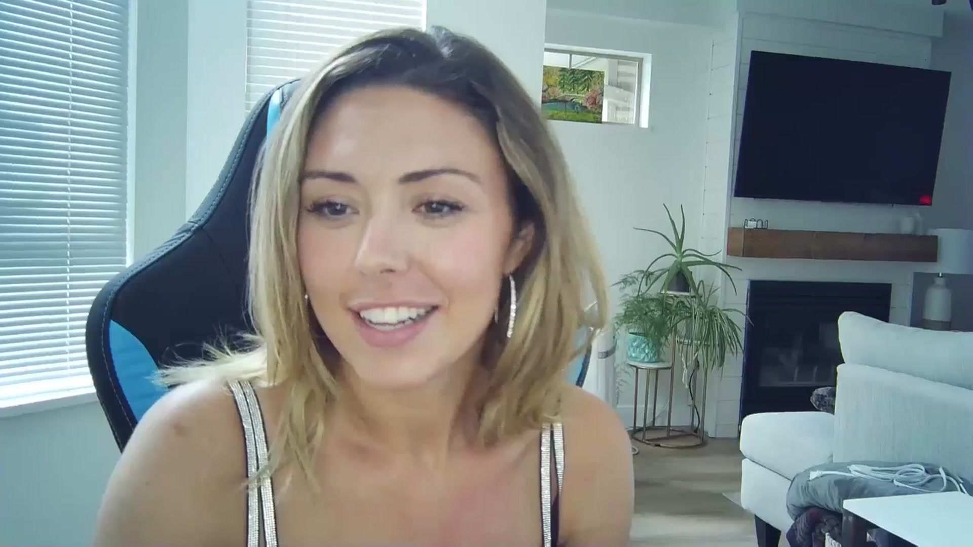 Gallery image thumbnail from Winxzyyy's myfreecams stream on, 09/11/2024, 01:44 image 17 of 20