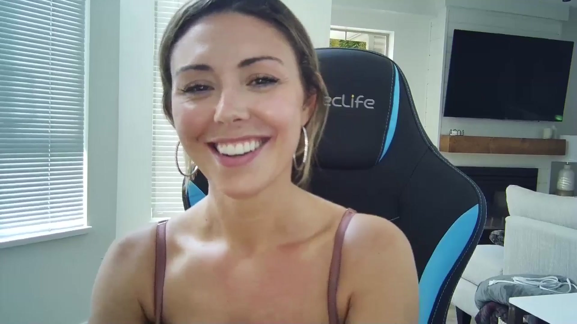 Gallery image thumbnail from Winxzyyy's myfreecams stream on, 09/11/2024, 01:44 image 10 of 20