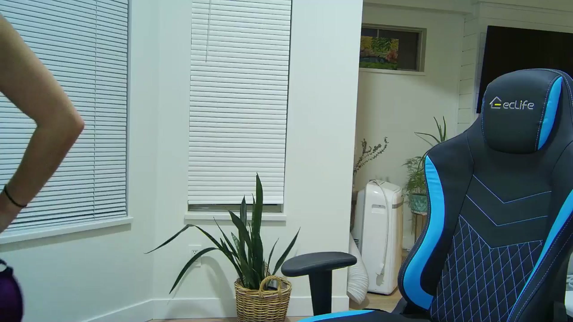 Gallery image thumbnail from Winxzyyy's myfreecams stream on, 09/19/2024, 06:40 image 17 of 20