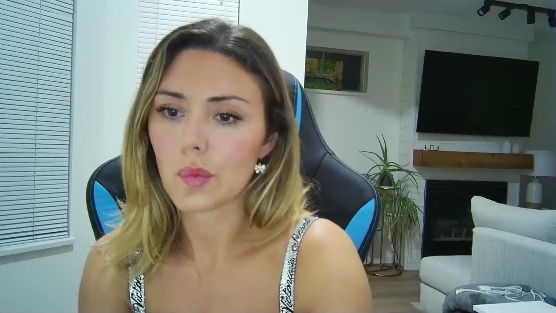 Gallery image thumbnail from Winxzyyy's myfreecams stream on, 09/20/2024, 04:49 image 8 of 20