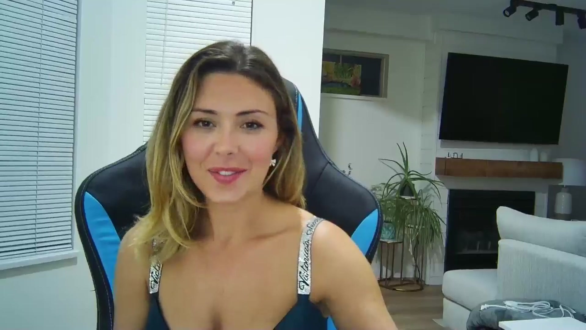 Gallery image thumbnail from Winxzyyy's myfreecams stream on, 09/20/2024, 04:49 image 5 of 20