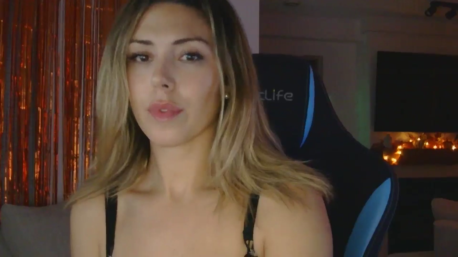 Gallery image thumbnail from Winxzyyy's myfreecams stream on, 10/24/2024, 04:37 image 9 of 20