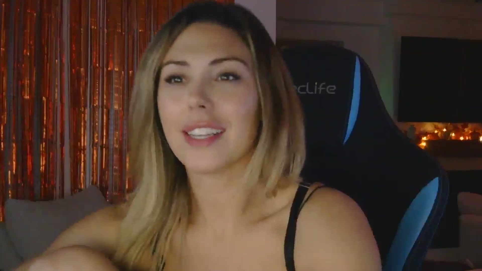 Gallery image thumbnail from Winxzyyy's myfreecams stream on, 10/24/2024, 04:37 image 10 of 20