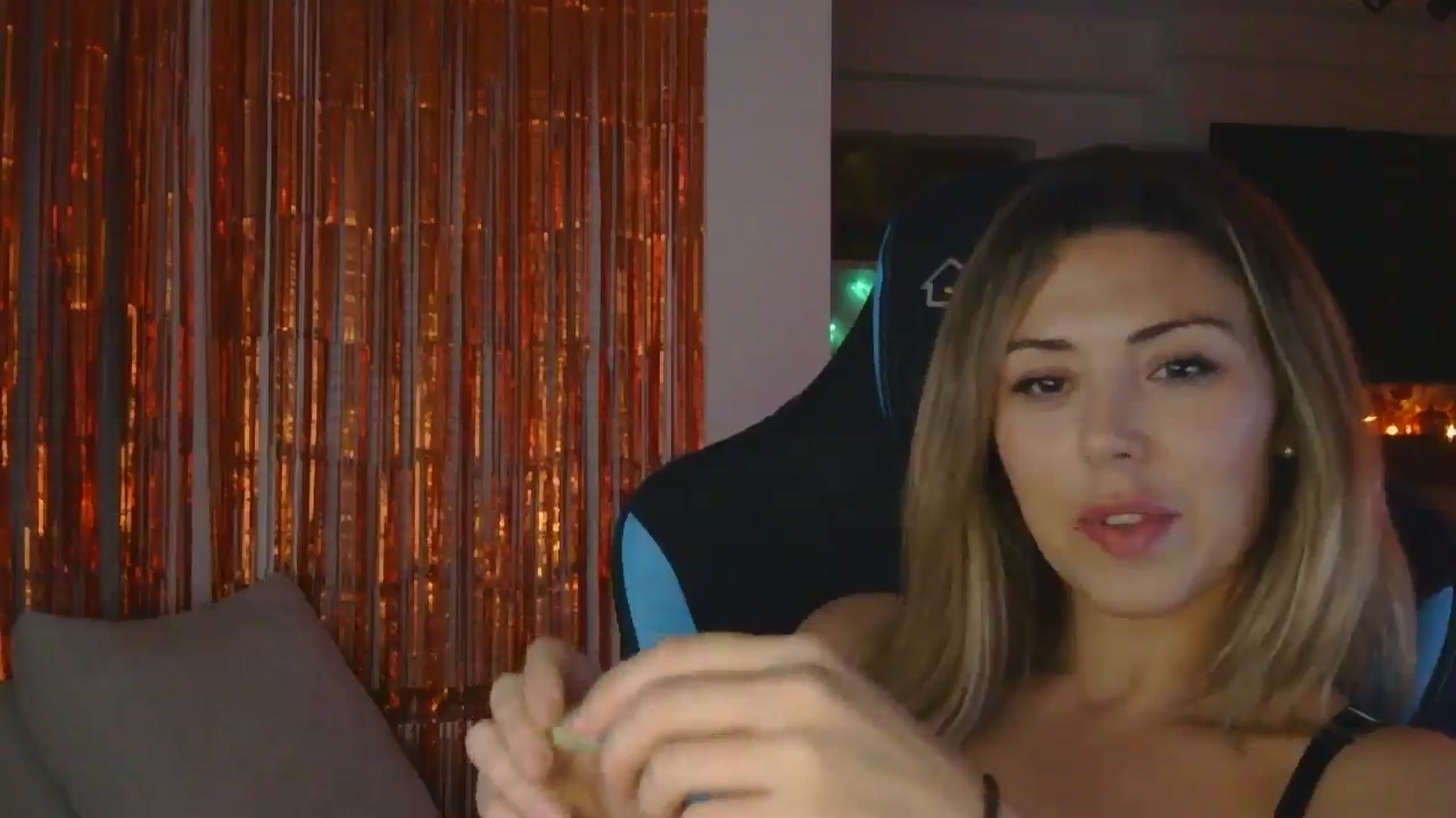Gallery image thumbnail from Winxzyyy's myfreecams stream on, 10/24/2024, 04:37 image 13 of 20