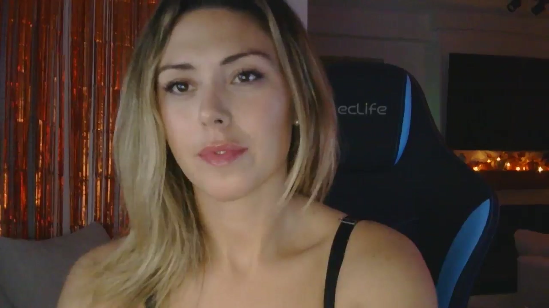 Gallery image thumbnail from Winxzyyy's myfreecams stream on, 10/24/2024, 04:37 image 4 of 20