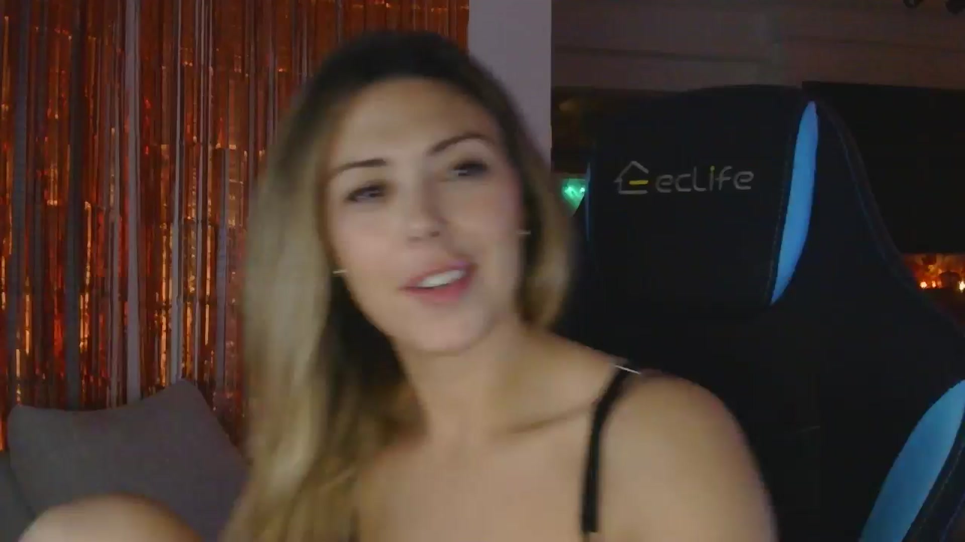 Gallery image thumbnail from Winxzyyy's myfreecams stream on, 10/24/2024, 04:37 image 16 of 20