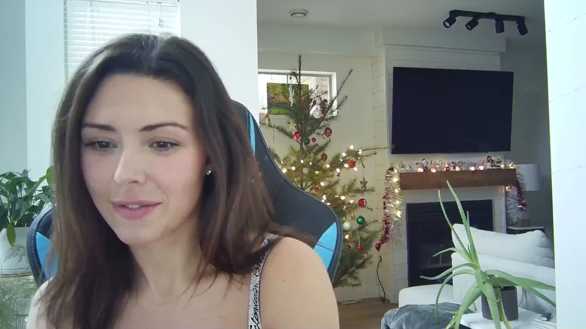 Gallery image thumbnail from Winxzyyy's myfreecams stream on, 12/27/2024, 21:40 image 10 of 20