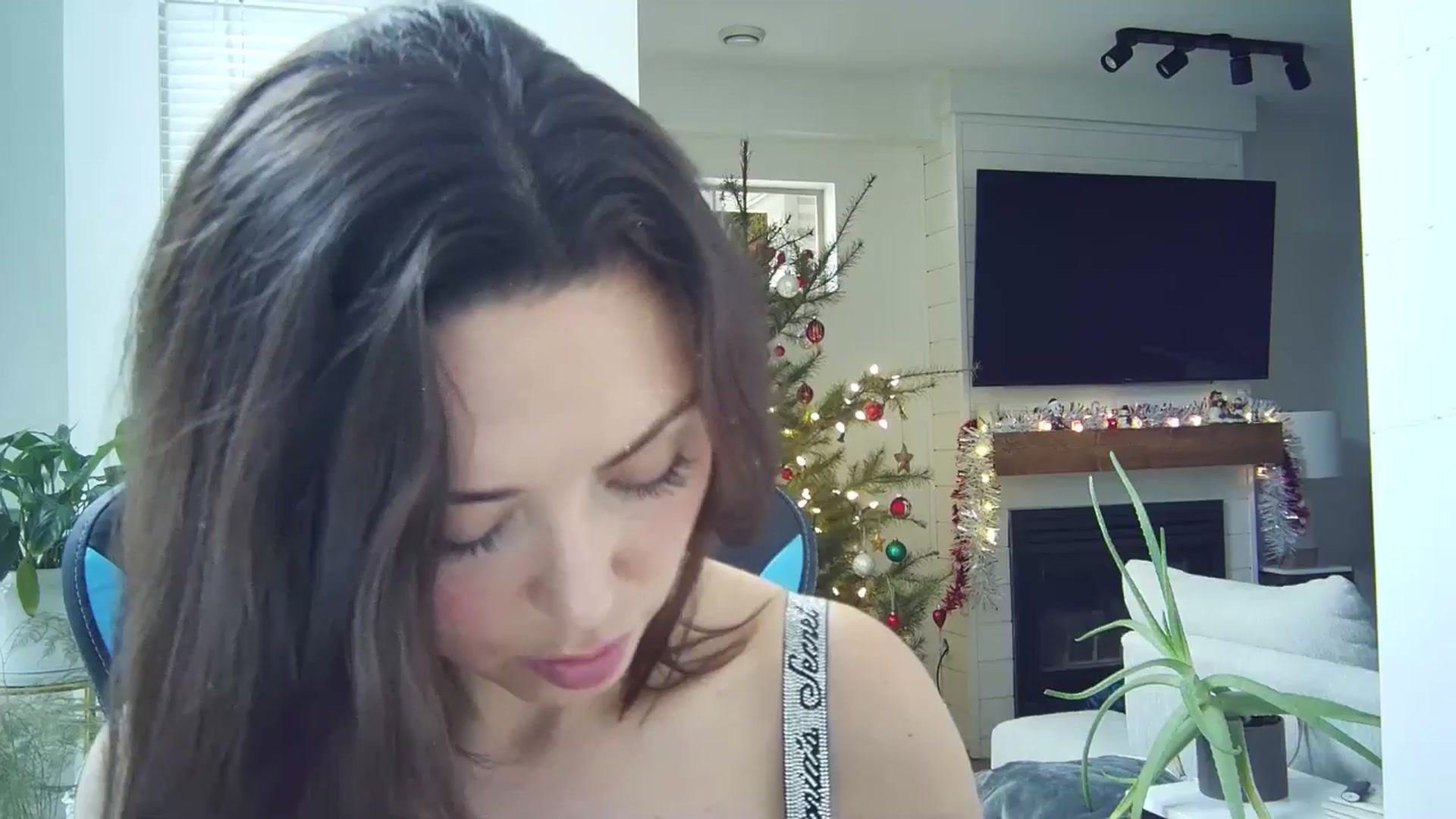 Gallery image thumbnail from Winxzyyy's myfreecams stream on, 12/27/2024, 21:40 image 13 of 20