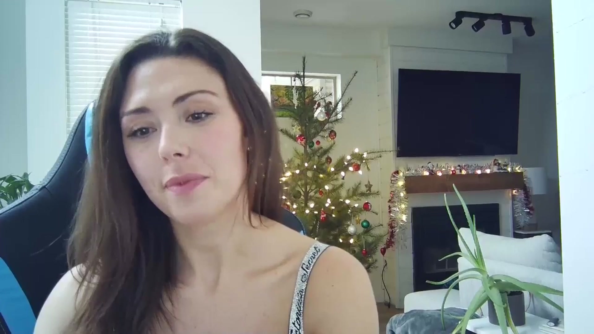 Gallery image thumbnail from Winxzyyy's myfreecams stream on, 12/27/2024, 21:40 image 17 of 20