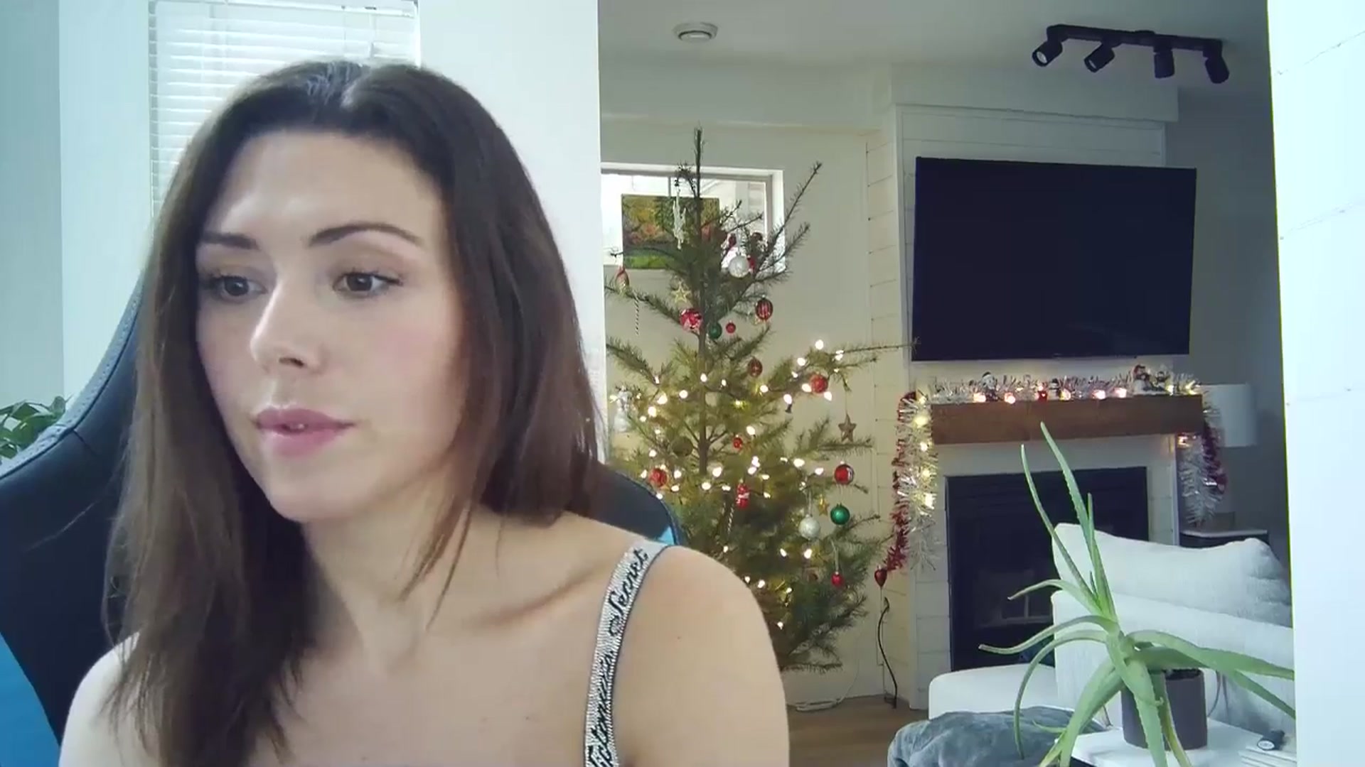 Gallery image thumbnail from Winxzyyy's myfreecams stream on, 12/27/2024, 21:40 image 18 of 20