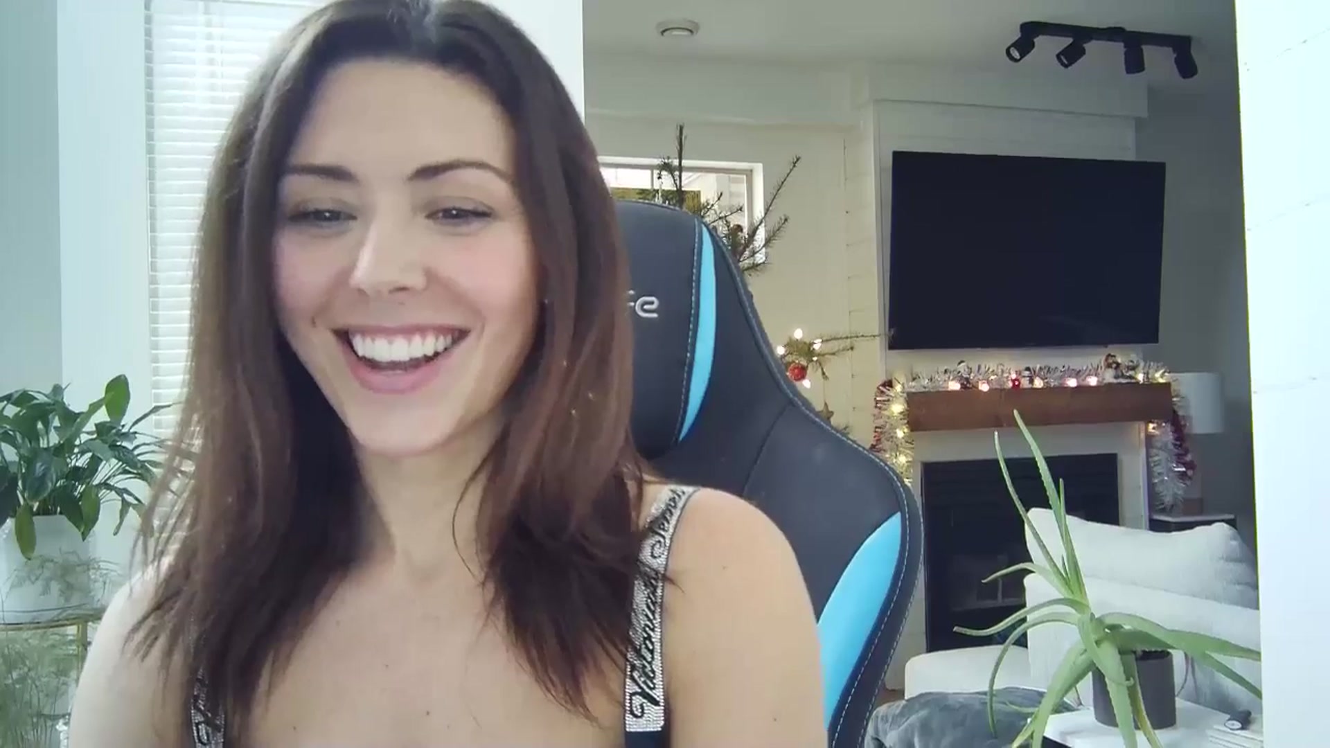 Gallery image thumbnail from Winxzyyy's myfreecams stream on, 12/27/2024, 21:40 image 9 of 20
