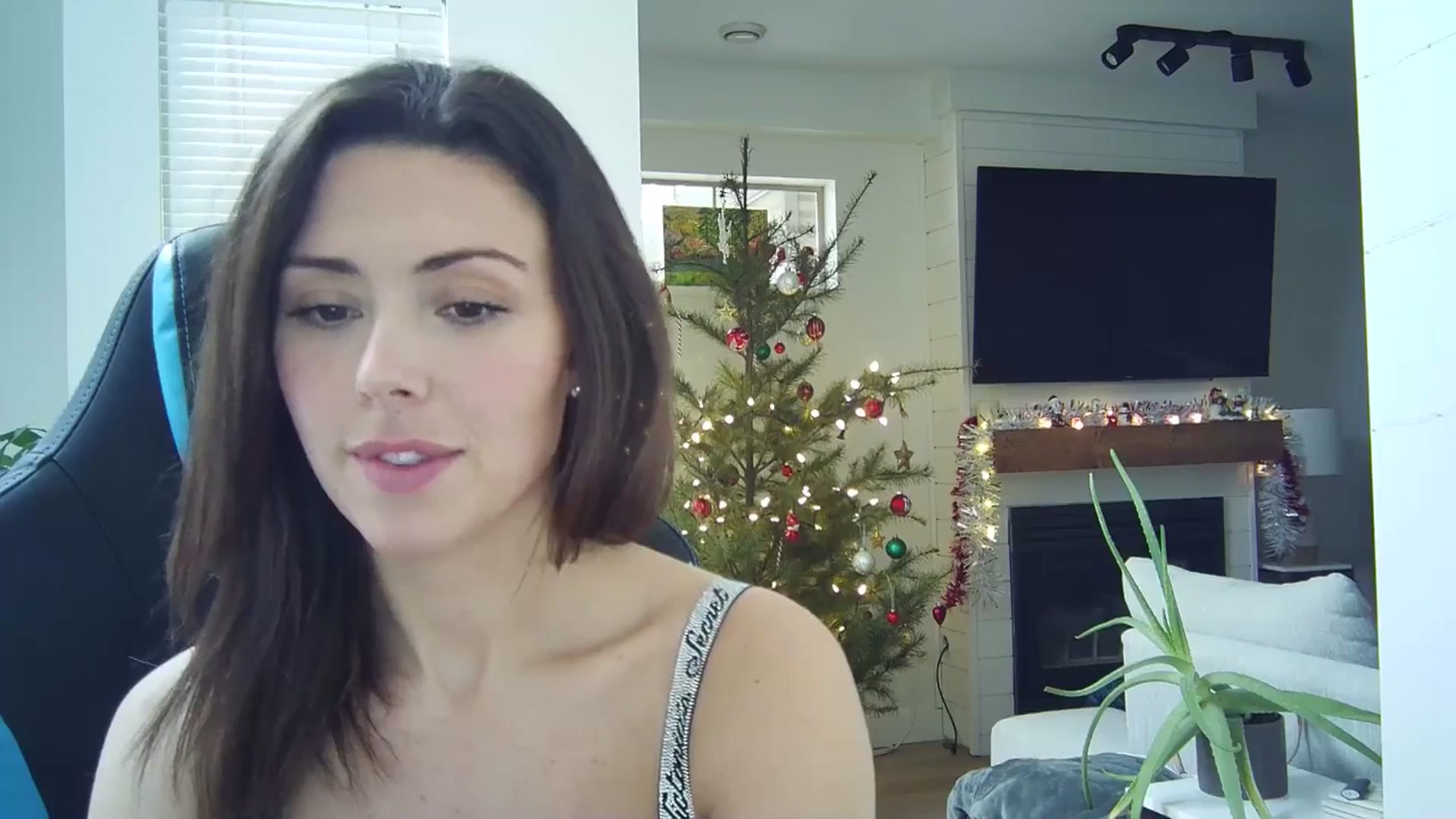 Gallery image thumbnail from Winxzyyy's myfreecams stream on, 12/27/2024, 21:40 image 16 of 20
