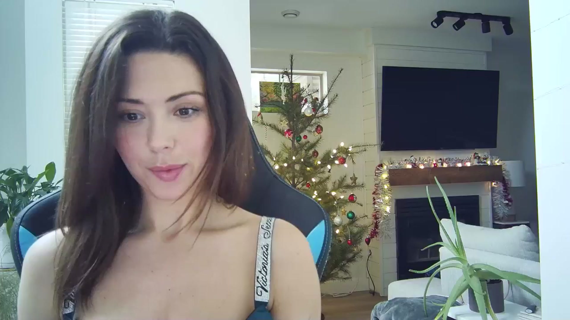 Gallery image thumbnail from Winxzyyy's myfreecams stream on, 12/27/2024, 21:40 image 1 of 20