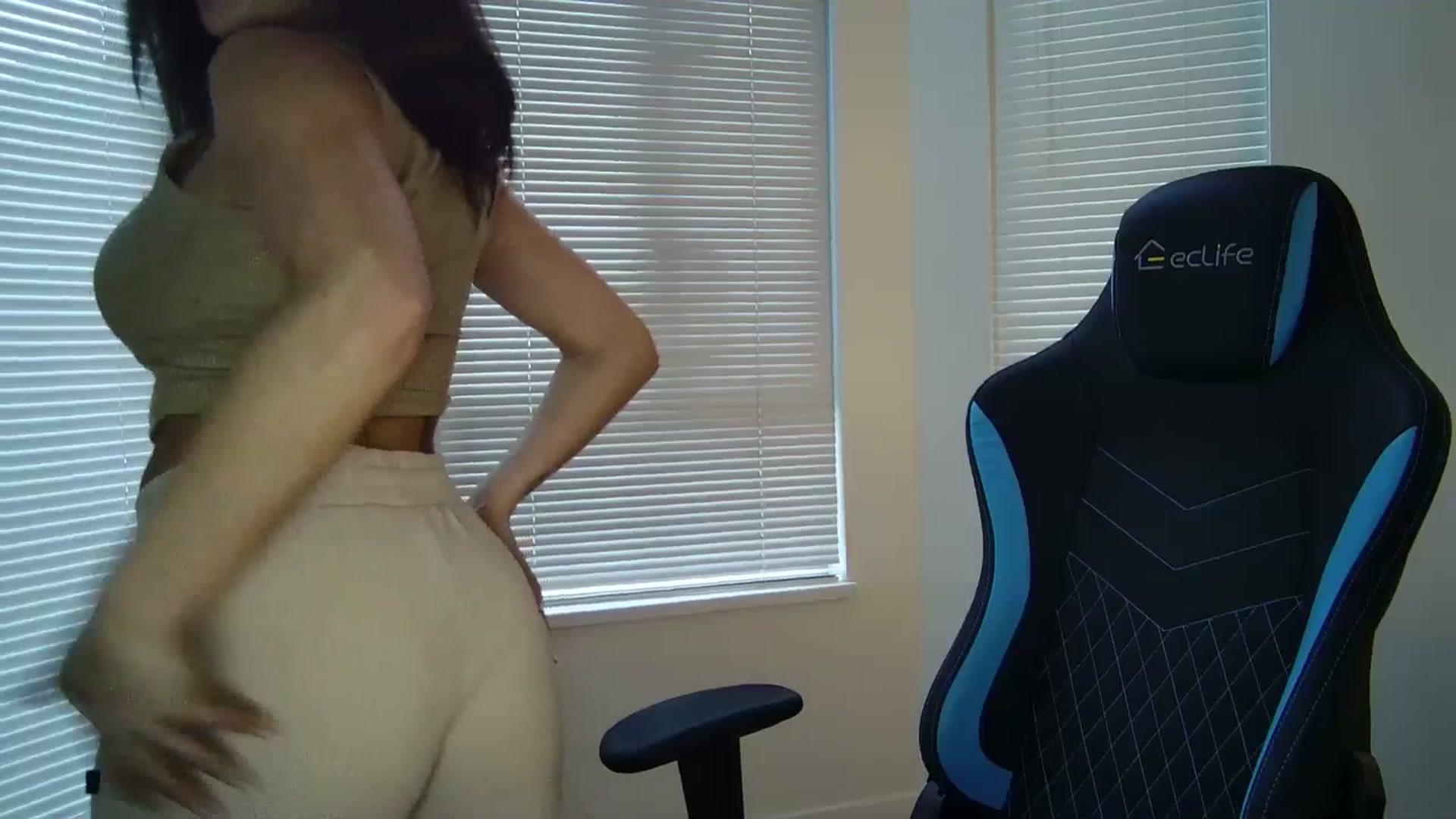 Gallery image thumbnail from Winxzyyy's myfreecams stream on, 01/06/2025, 01:02 image 5 of 20