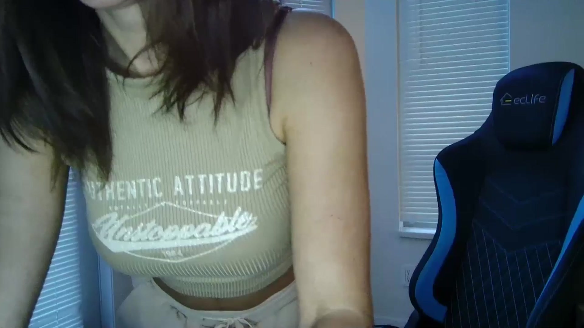Gallery image thumbnail from Winxzyyy's myfreecams stream on, 01/06/2025, 01:02 image 6 of 20