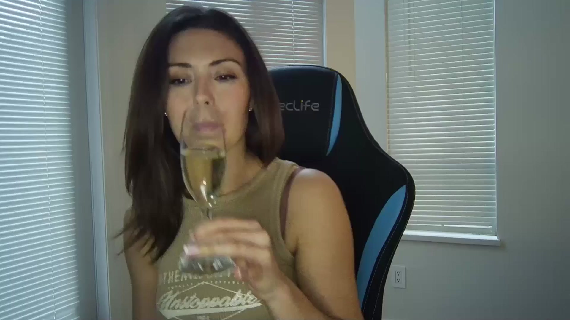 Gallery image thumbnail from Winxzyyy's myfreecams stream on, 01/06/2025, 01:02 image 2 of 20