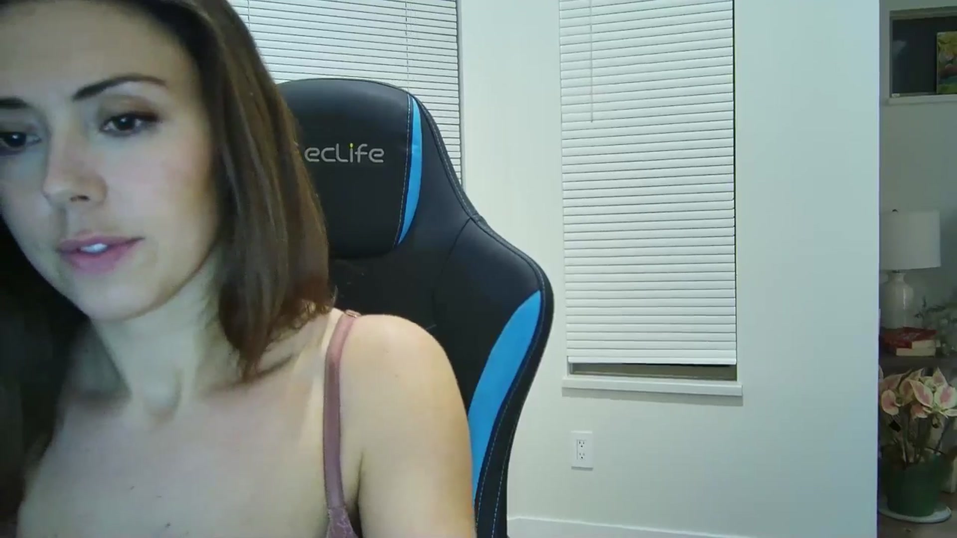 Gallery image thumbnail from Winxzyyy's myfreecams stream on, 01/06/2025, 02:20 image 10 of 20