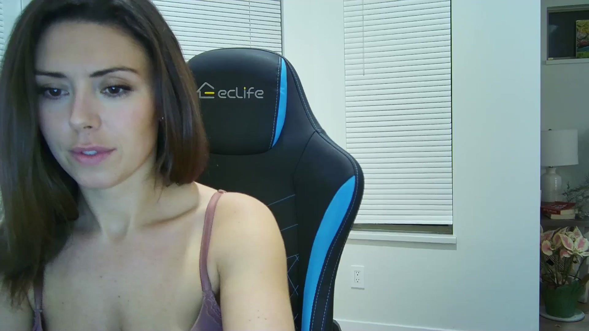 Gallery image thumbnail from Winxzyyy's myfreecams stream on, 01/06/2025, 02:20 image 8 of 20