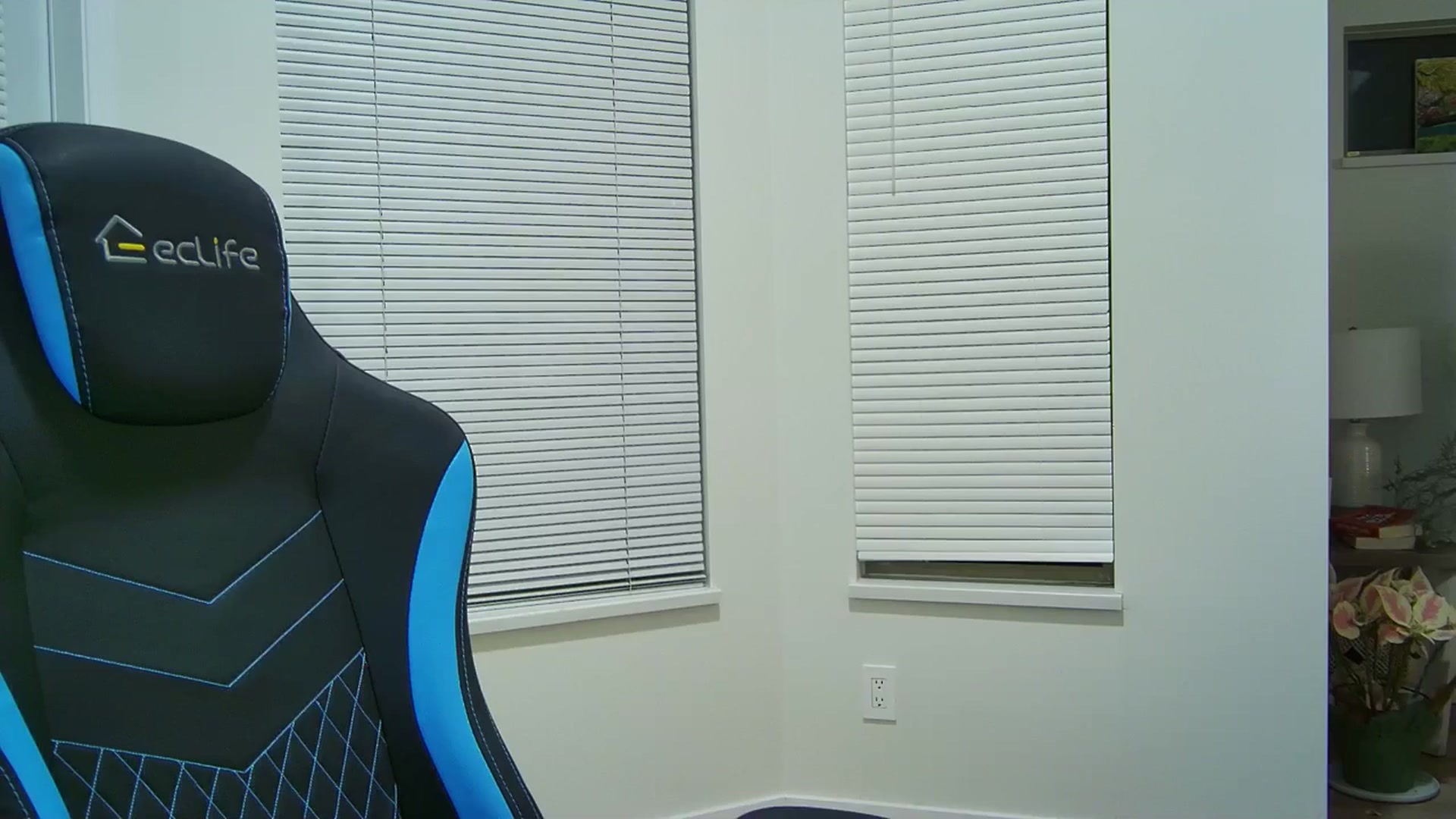 Gallery image thumbnail from Winxzyyy's myfreecams stream on, 01/06/2025, 04:43 image 4 of 20