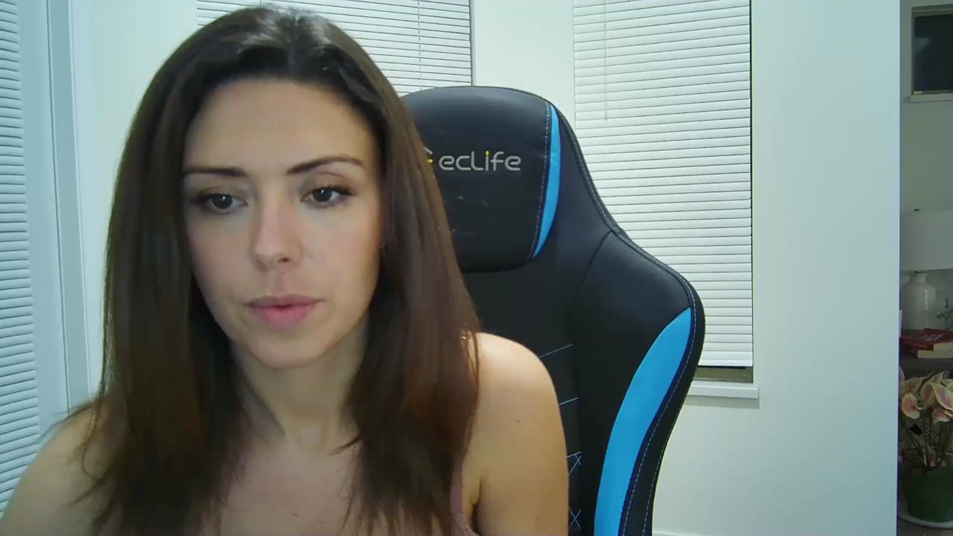 Gallery image thumbnail from Winxzyyy's myfreecams stream on, 01/06/2025, 04:43 image 9 of 20