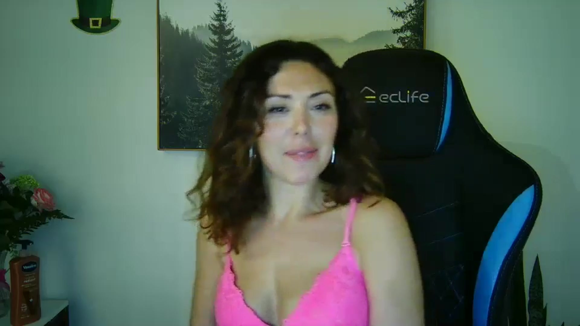 Gallery image thumbnail from Winxzyyy's myfreecams stream on, 03/13/2025, 02:56 image 13 of 20