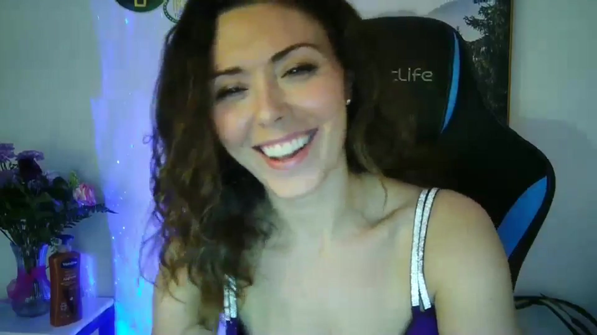 Gallery image thumbnail from Winxzyyy's myfreecams stream on, 03/14/2025, 08:37 image 12 of 20