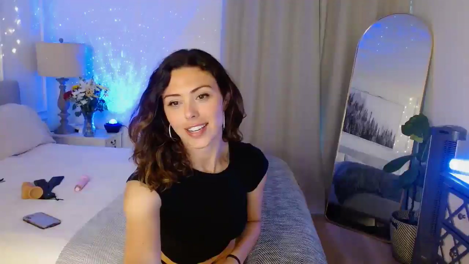 Gallery image thumbnail from Winxzyyy's myfreecams stream on, 05/20/2025, 24:00 image 18 of 20