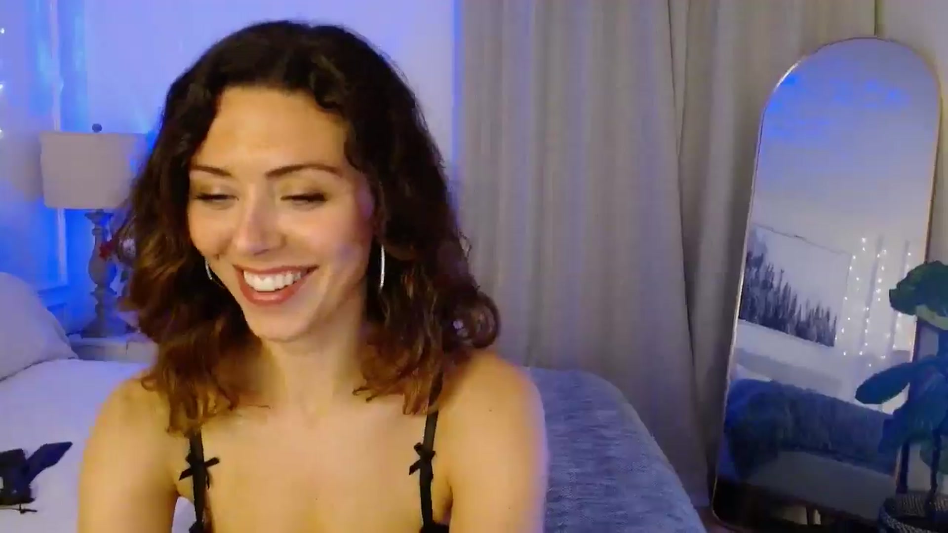 Gallery image thumbnail from Winxzyyy's myfreecams stream on, 05/20/2025, 06:33 image 14 of 20