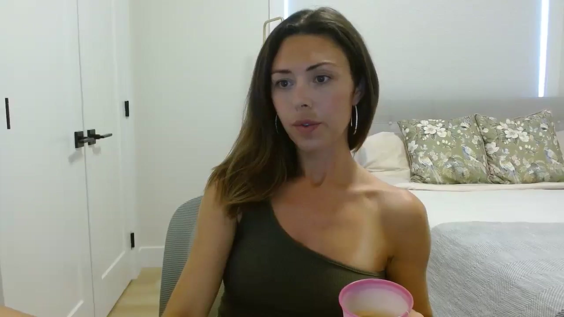 Gallery image thumbnail from Winxzyyy's myfreecams stream on, 08/15/2025, 24:44 image 5 of 20