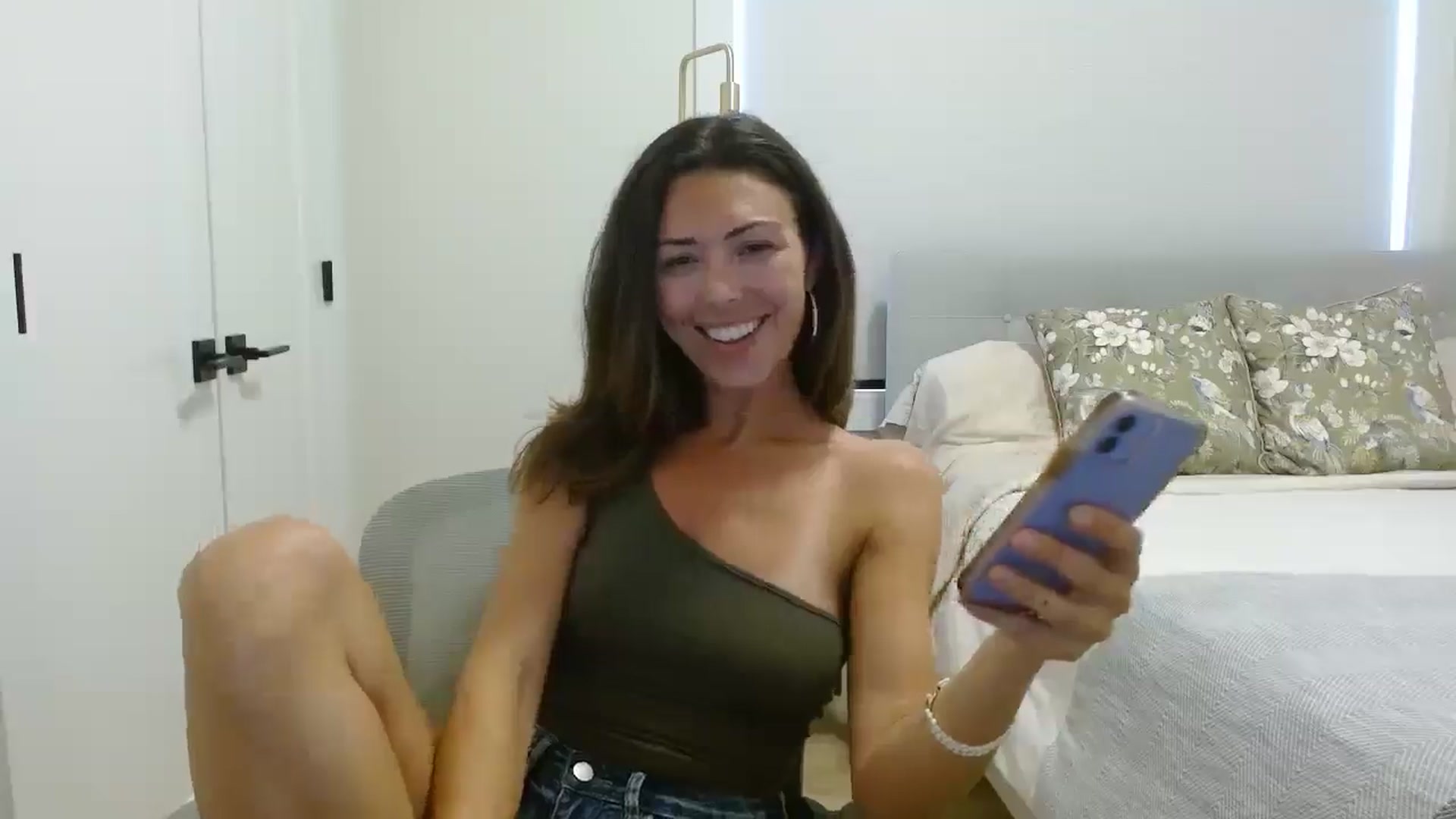 Gallery image thumbnail from Winxzyyy's myfreecams stream on, 08/15/2025, 24:44 image 9 of 20
