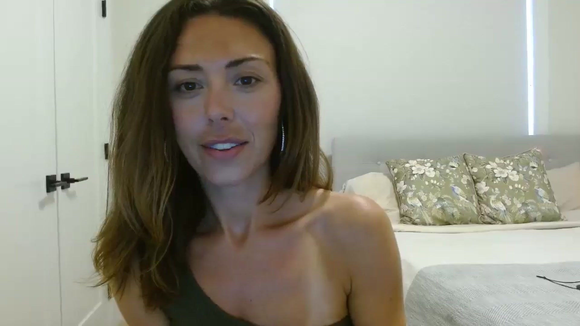 Gallery image thumbnail from Winxzyyy's myfreecams stream on, 08/15/2025, 02:19 image 10 of 20
