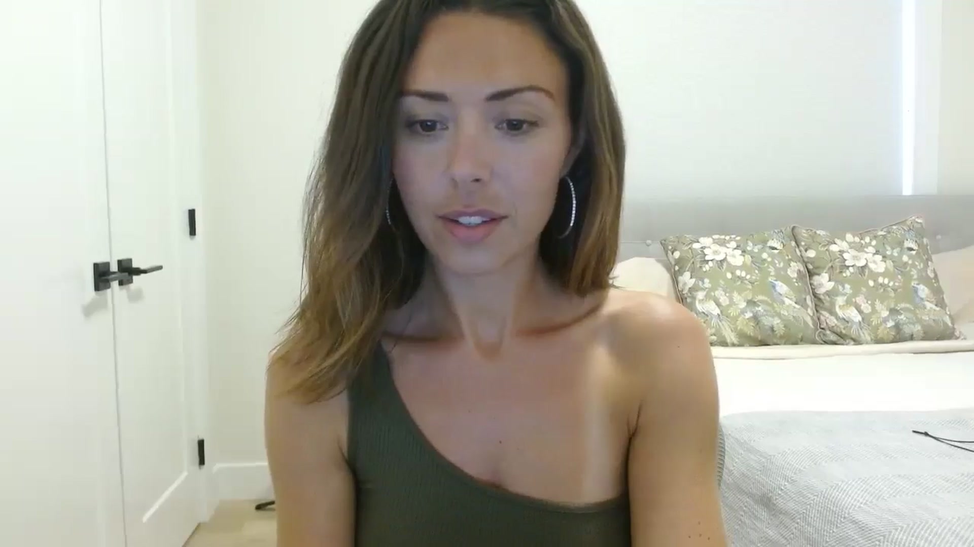 Gallery image thumbnail from Winxzyyy's myfreecams stream on, 08/15/2025, 02:19 image 14 of 20