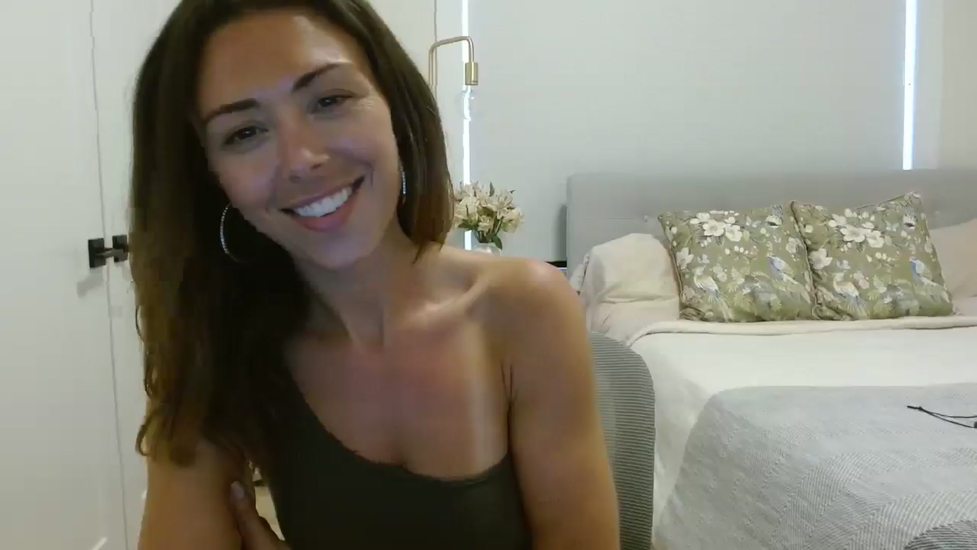 Gallery image thumbnail from Winxzyyy's myfreecams stream on, 08/15/2025, 02:19 image 4 of 20
