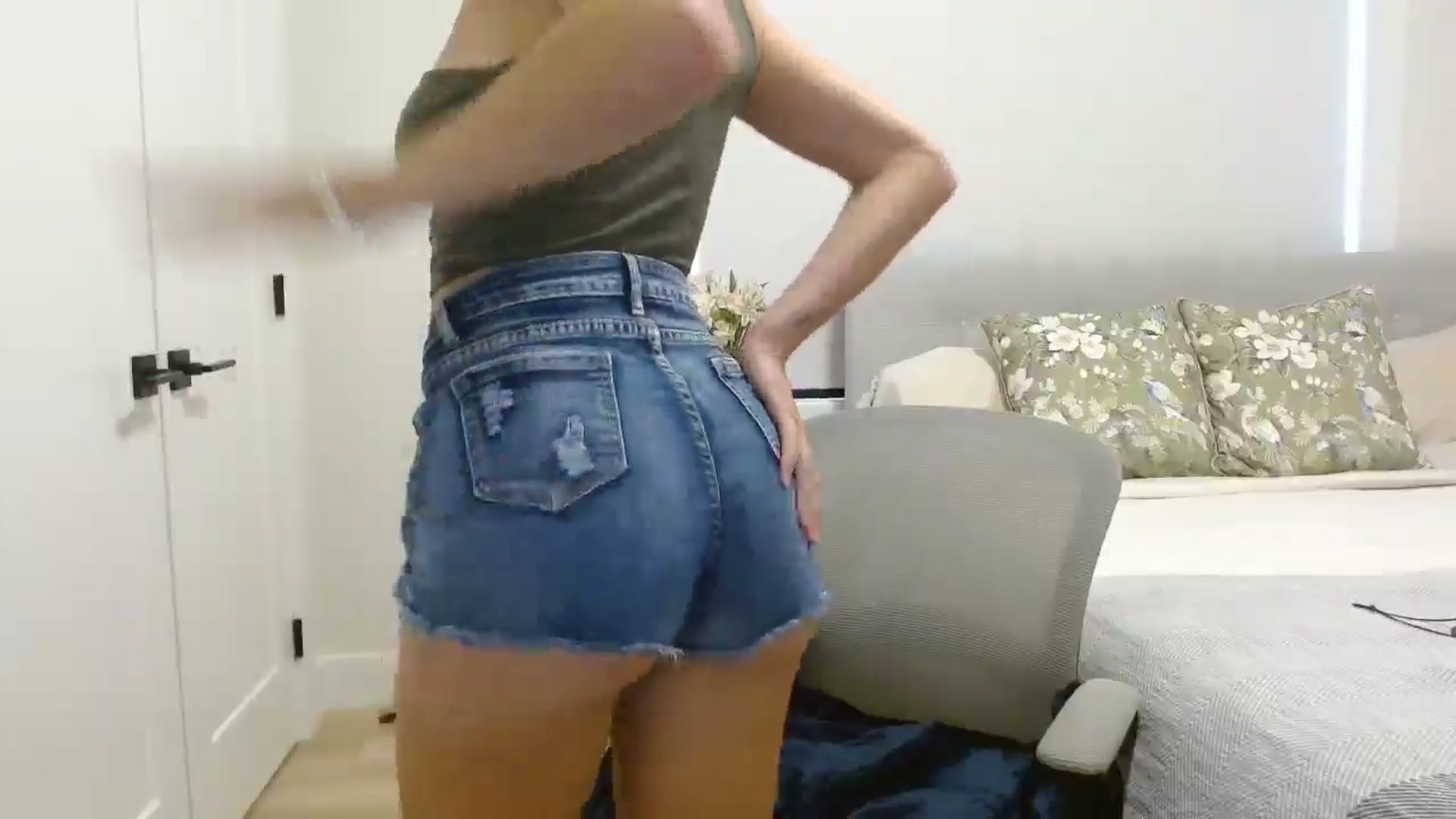 Gallery image thumbnail from Winxzyyy's myfreecams stream on, 08/15/2025, 02:19 image 6 of 20