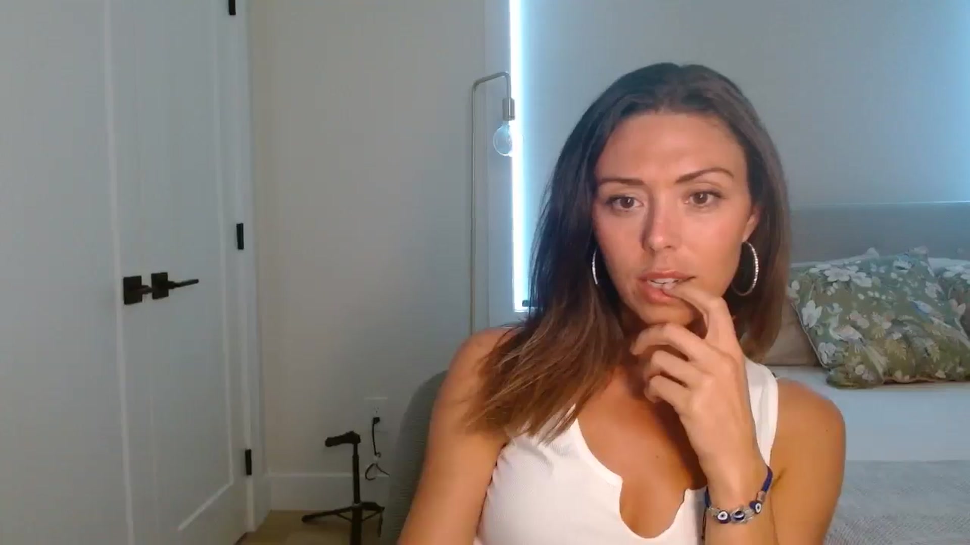 Gallery image thumbnail from Winxzyyy's myfreecams stream on, 08/21/2025, 01:03 image 20 of 20