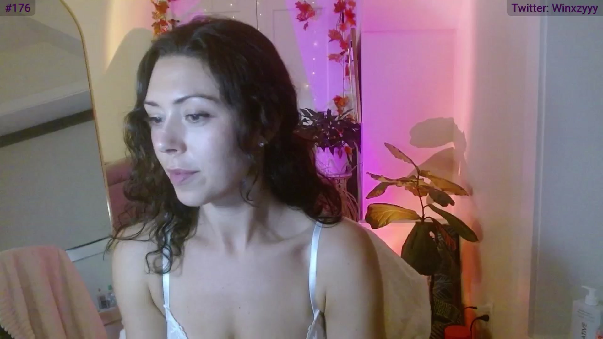 Gallery image thumbnail from Winxzyyy's myfreecams stream on, 11/26/2025, 04:59 image 9 of 20