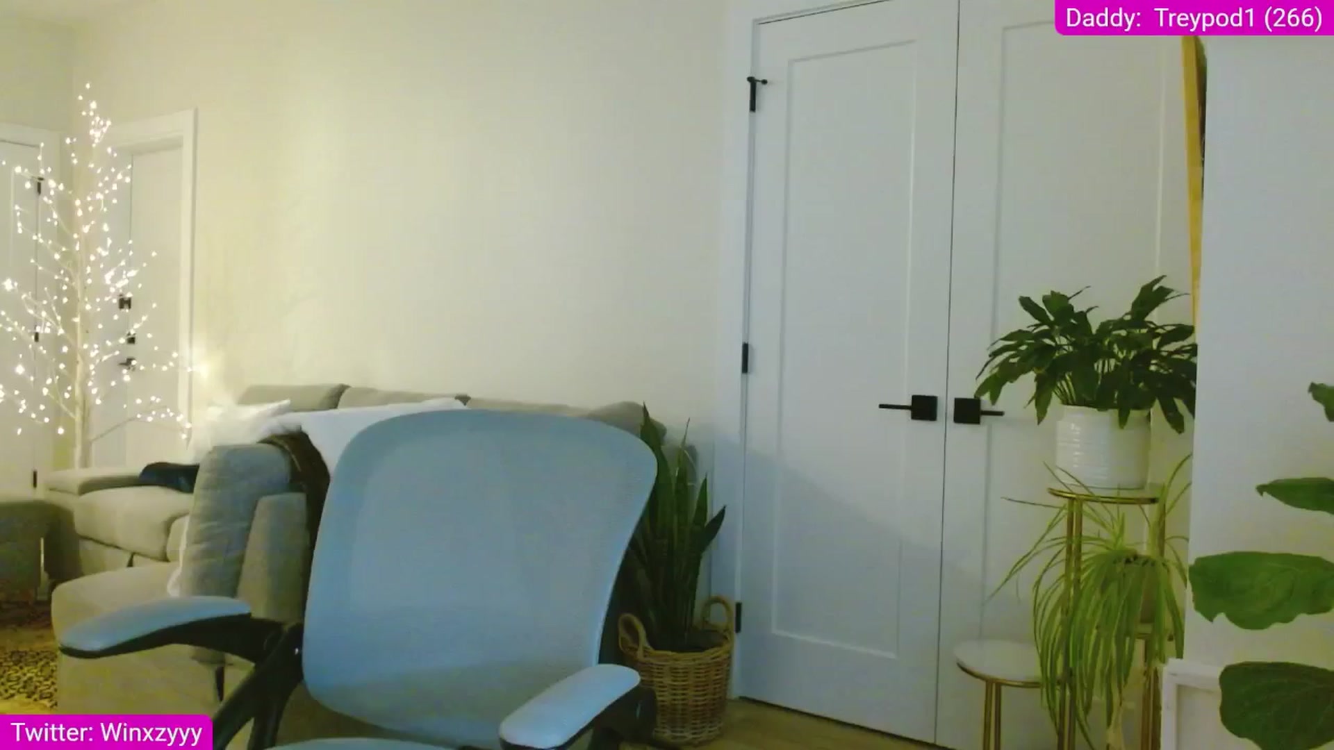 Gallery image thumbnail from Winxzyyy's myfreecams stream on, 04/14/2026, 22:34 image 6 of 20