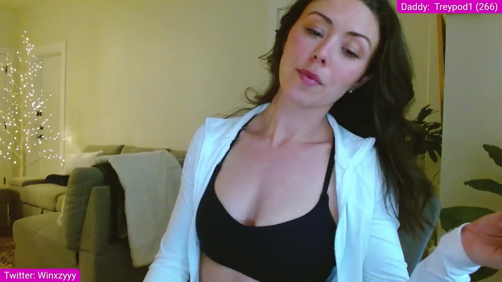 Gallery image thumbnail from Winxzyyy's myfreecams stream on, 04/14/2026, 22:34 image 15 of 20
