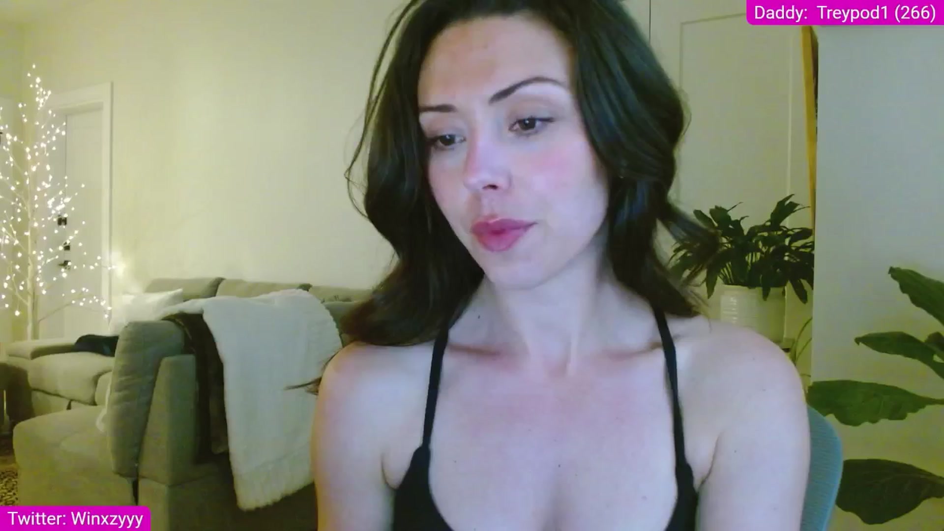 Gallery image thumbnail from Winxzyyy's myfreecams stream on, 04/15/2026, 01:16 image 13 of 20