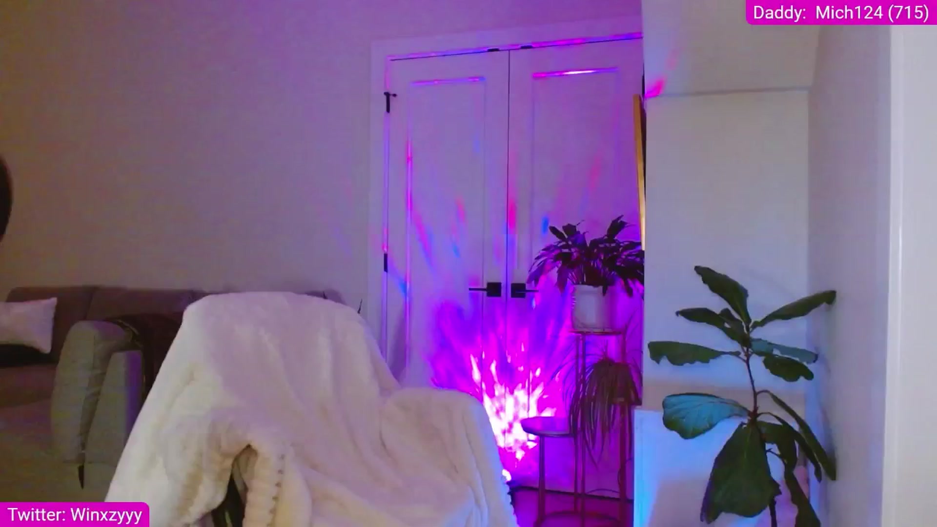Gallery image thumbnail from Winxzyyy's myfreecams stream on, 04/16/2026, 05:52 image 13 of 20