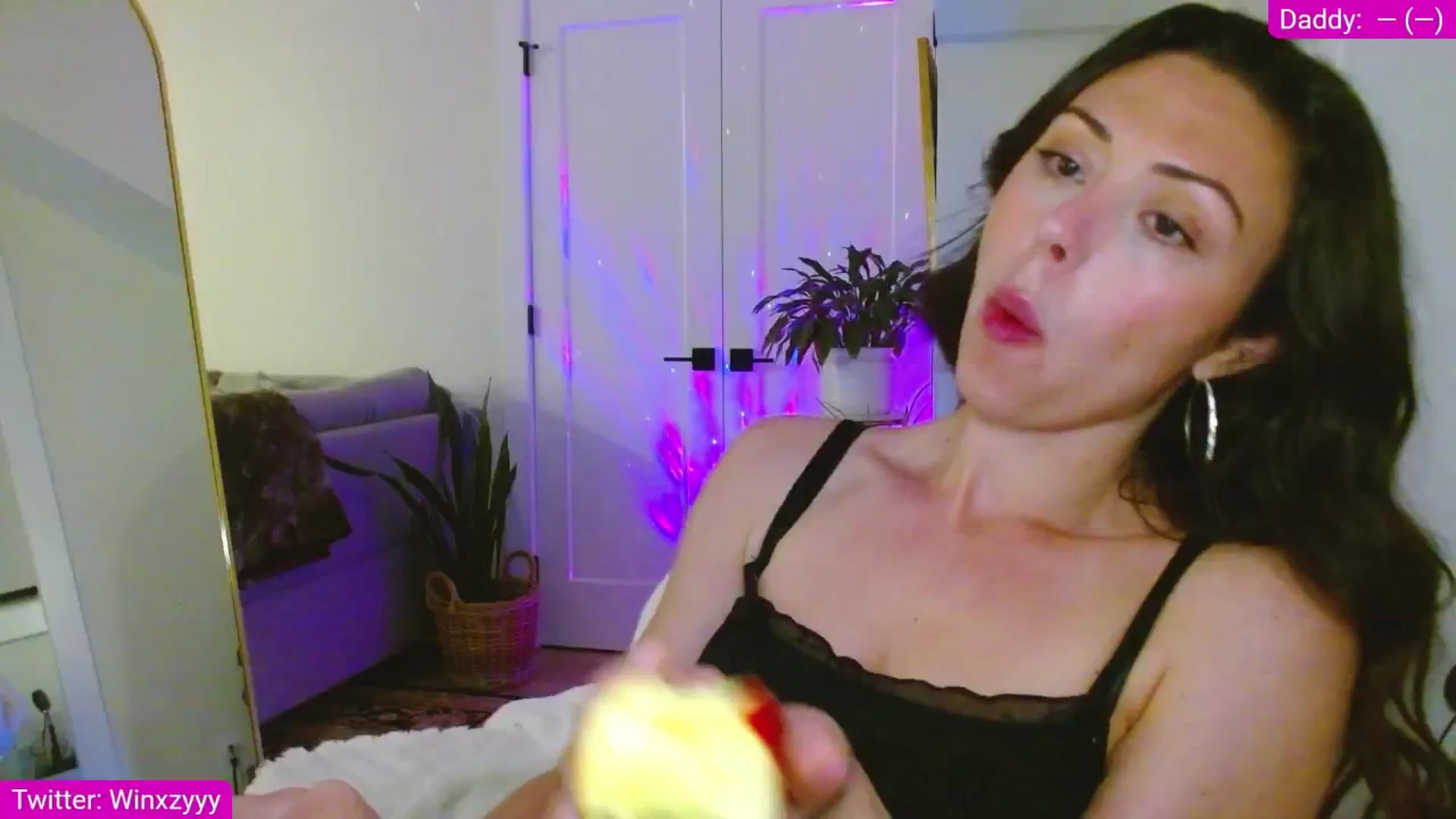 Gallery image thumbnail from Winxzyyy's myfreecams stream on, 04/18/2026, 05:31 image 13 of 20