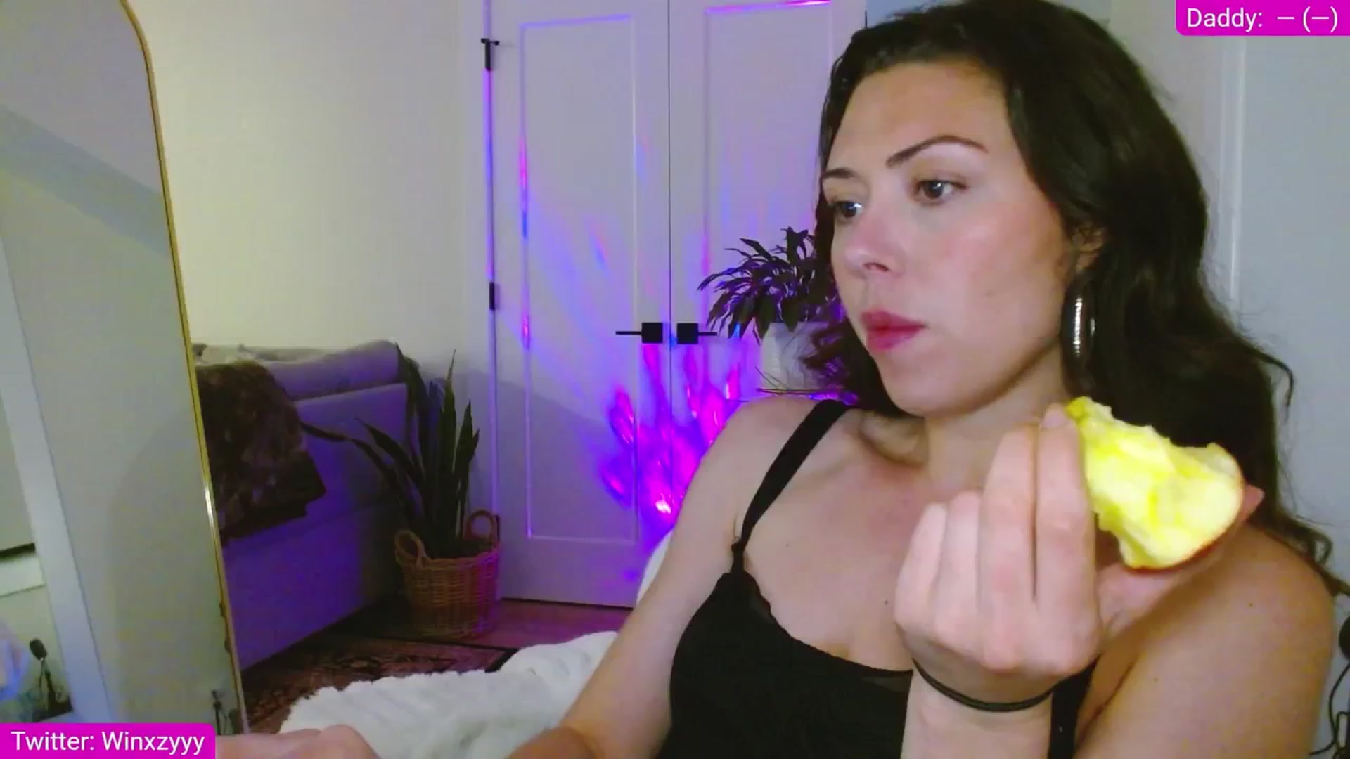 Gallery image thumbnail from Winxzyyy's myfreecams stream on, 04/18/2026, 05:31 image 14 of 20