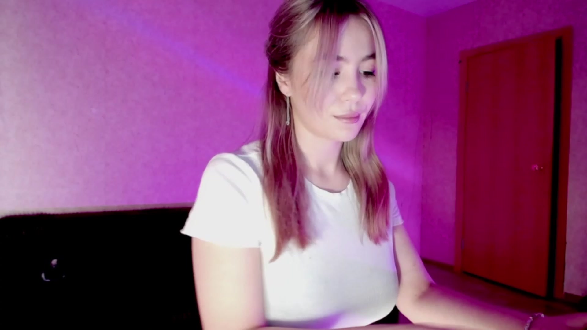 Gallery image thumbnail from WishJot's myfreecams stream on, 10/20/2023, 17:15 image 18 of 20