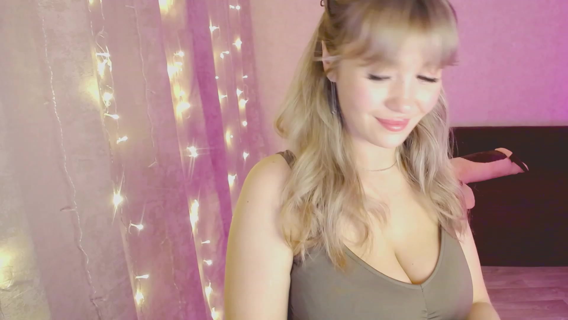 Gallery image thumbnail from WishJot's myfreecams stream on, 12/01/2023, 20:19 image 9 of 20