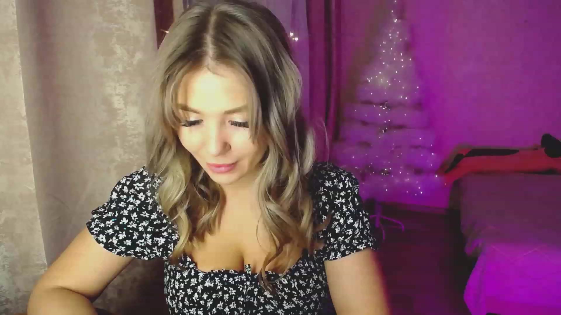Gallery image thumbnail from WishJot's myfreecams stream on, 01/10/2024, 21:03 image 18 of 20