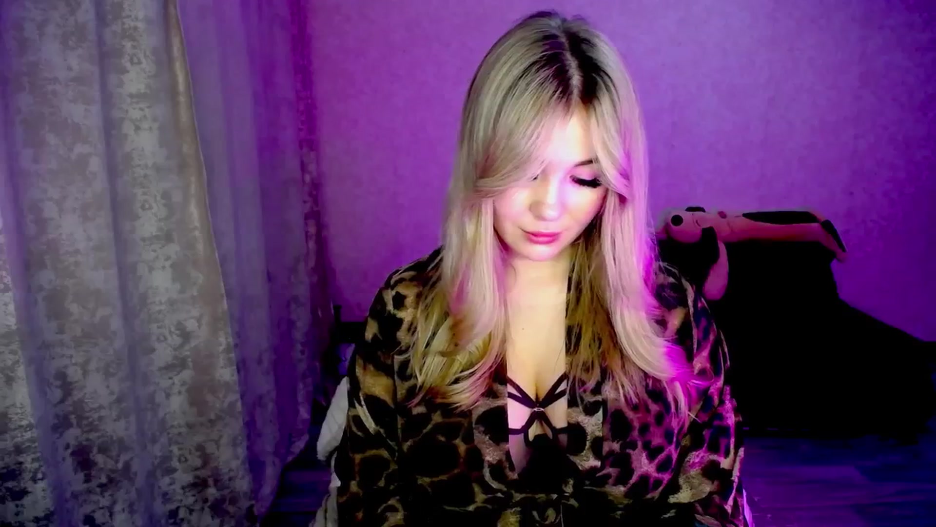 Gallery image thumbnail from WishJot's myfreecams stream on, 08/10/2024, 17:05 image 18 of 20