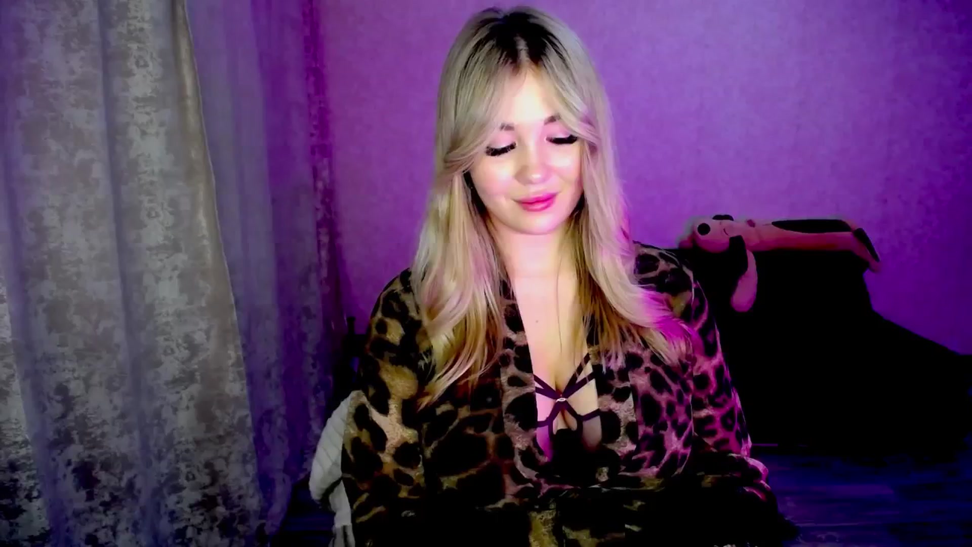 Gallery image thumbnail from WishJot's myfreecams stream on, 08/10/2024, 17:05 image 10 of 20