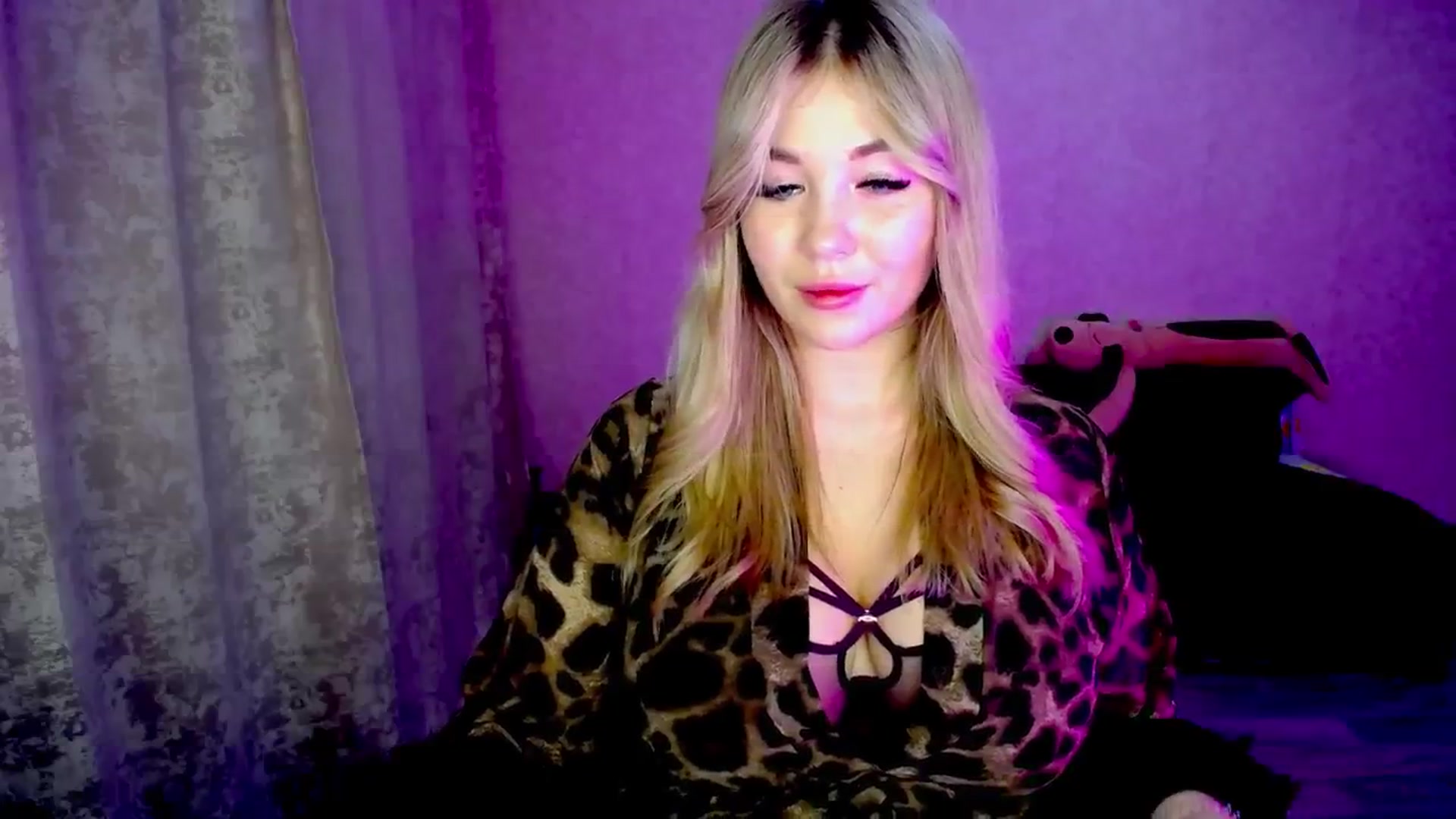 Gallery image thumbnail from WishJot's myfreecams stream on, 08/10/2024, 17:05 image 20 of 20