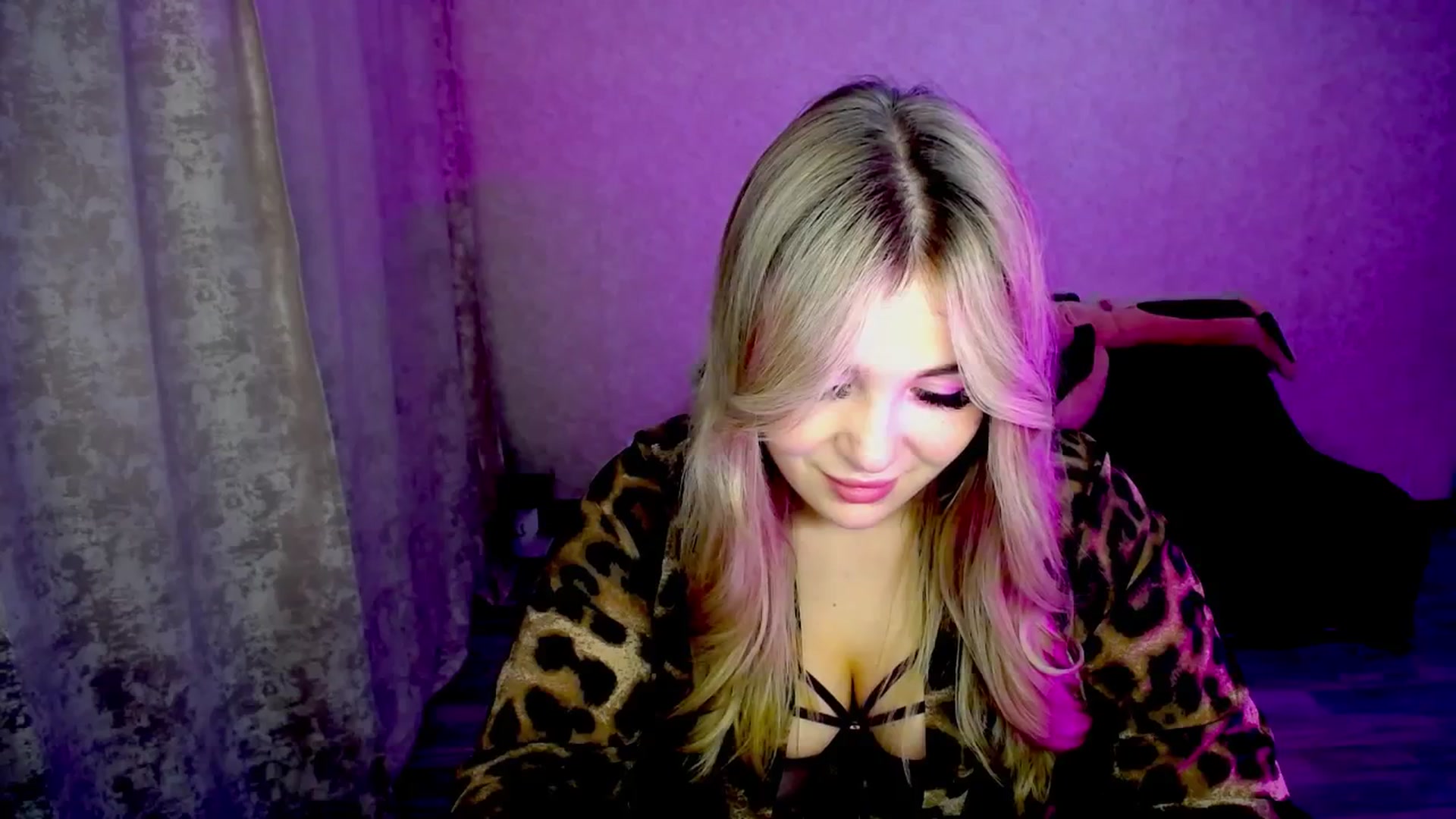 Gallery image thumbnail from WishJot's myfreecams stream on, 08/10/2024, 18:01 image 10 of 20